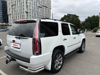2013 Chevrolet Tahoe 6AT III, белый, 2700000 рублей, вид 4