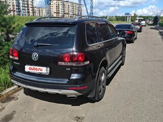 2010 Volkswagen Touareg I Рестайлинг, чёрный, 890000 рублей, вид 4