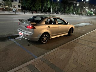2014 Mitsubishi Lancer X Рестайлинг, серебристый, 950000 рублей, вид 4