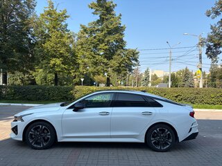 2021 Kia K5 III, белый, 2350000 рублей, вид 4