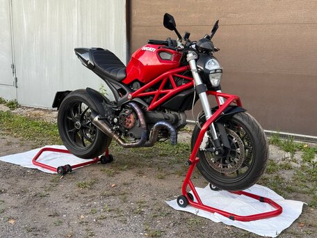 2009 Ducati Monster 1100, красный, 600000 рублей, вид 2
