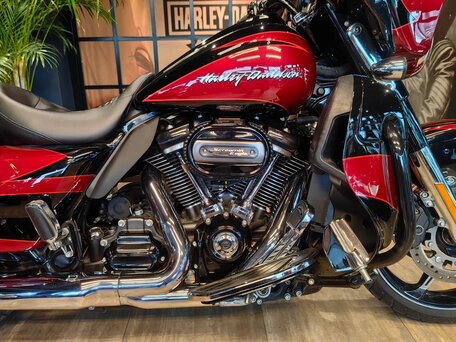 2017 Harley-Davidson CVO Street Glide, пурпурный, 2290000 рублей, вид 3