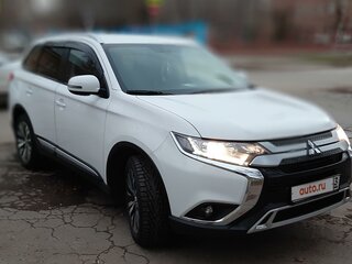 2020 Mitsubishi Outlander III Рестайлинг 3, белый, 2600000 рублей, вид 2