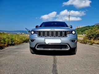 2018 Jeep Grand Cherokee IV (WK2) Рестайлинг, серый, 2500000 рублей, вид 2