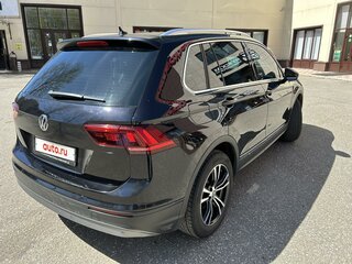 2017 Volkswagen Tiguan II, чёрный, 2300000 рублей, вид 4