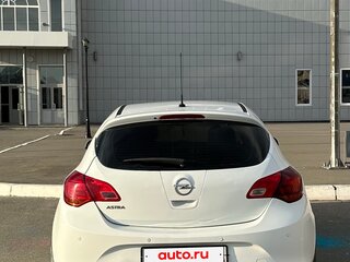 2014 Opel Astra J Рестайлинг, белый, 592000 рублей, вид 4