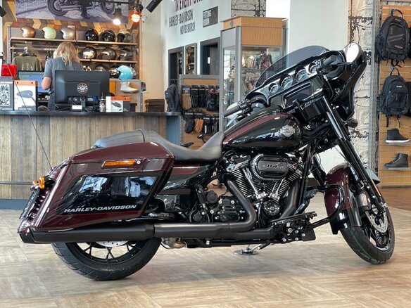 2022 Harley-Davidson Street Glide Special, пурпурный, 3600000 рублей - вид 4