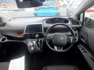 2021 Toyota Sienta II Рестайлинг, чёрный, 1710000 рублей, вид 4