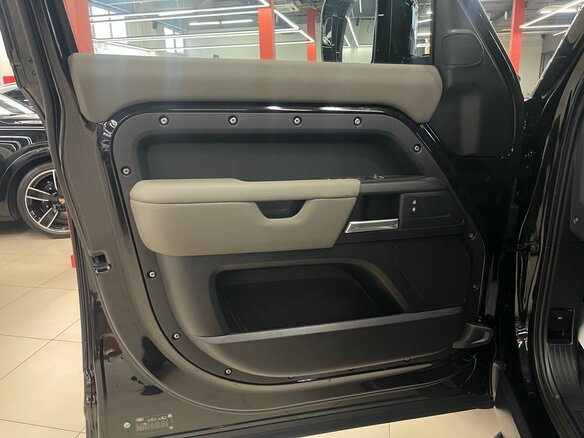 2026 Land Rover Defender 110 II, чёрный, 11350000 рублей - вид 16