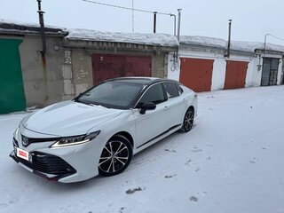 2020 Toyota Camry VIII (XV70), белый, 2900000 рублей, вид 3