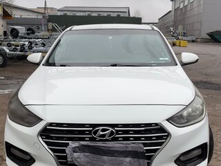 2017 Hyundai Solaris II, белый, 825000 рублей, вид 2