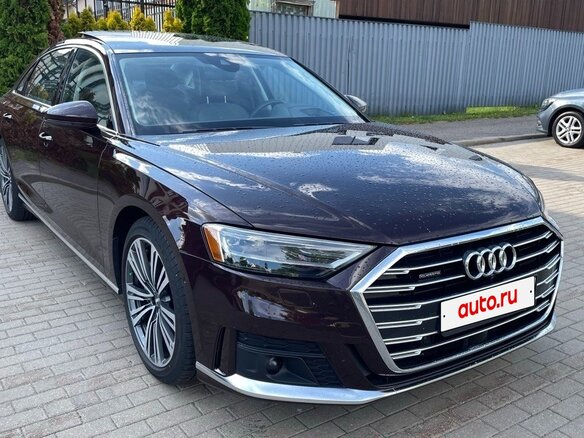 2020 Audi A8 Long 55 TFSI IV (D5), красный