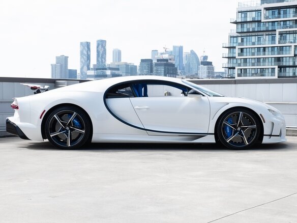 2023 Bugatti Chiron, белый - вид 2