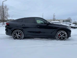 2021 BMW X6 30d III (G06), чёрный, 8338000 рублей, вид 3