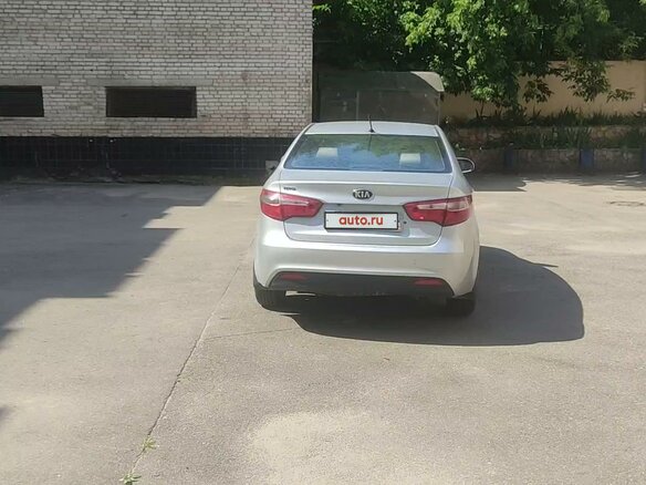 2014 Kia Rio III, серебристый, 750000 рублей - вид 5