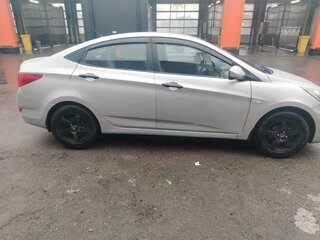 2012 Hyundai Solaris I, серебристый, 645000 рублей, вид 3
