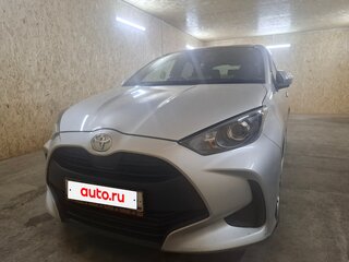 2020 Toyota Yaris IV, серый, 1400000 рублей, вид 1