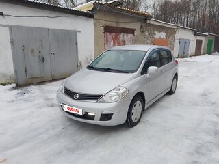 2013 Nissan Tiida I Рестайлинг, серебристый, 820000 рублей, вид 1