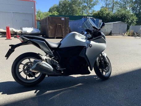 2010 Honda VFR 1200, белый, 550000 рублей, вид 3