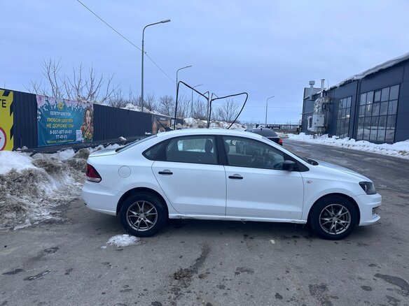 2018 Volkswagen Polo V Рестайлинг, белый, 595000 рублей - вид 1