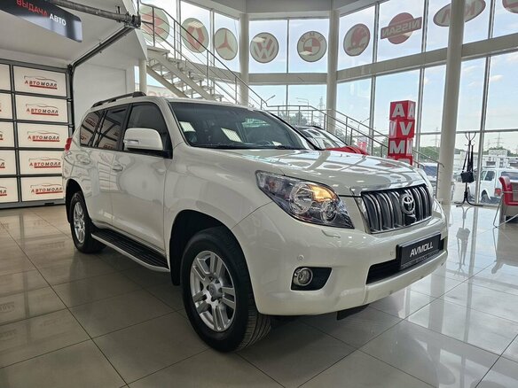 2010 Toyota Land Cruiser Prado 150 Series, белый - вид 4