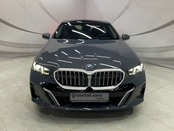 2025 BMW 5 серии Long 530Li xDrive VIII (G60/G61/G68), серый, 8199000 рублей - вид 1