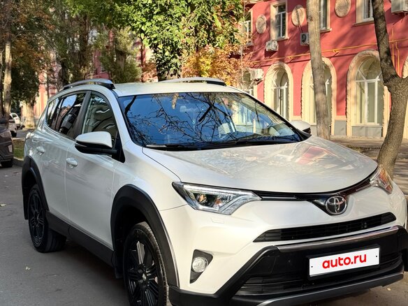 2018 Toyota RAV4 IV (XA40) Рестайлинг, белый, 2399000 рублей