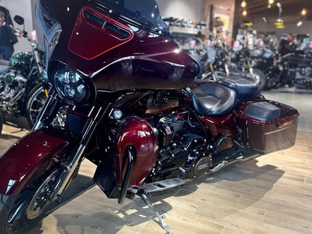 2018 Harley-Davidson CVO Street Glide, пурпурный, 3950000 рублей, вид 3