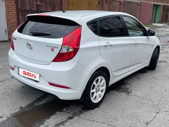 2015 Hyundai Solaris I Рестайлинг, белый, 1500000 рублей - вид 12