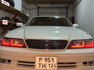 1997 Toyota Mark II VIII (X100), белый, 715000 рублей, вид 3