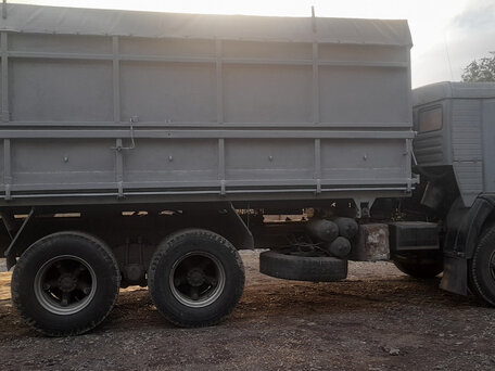 1993 КамАЗ 53212, серый, 2100000 рублей, вид 5