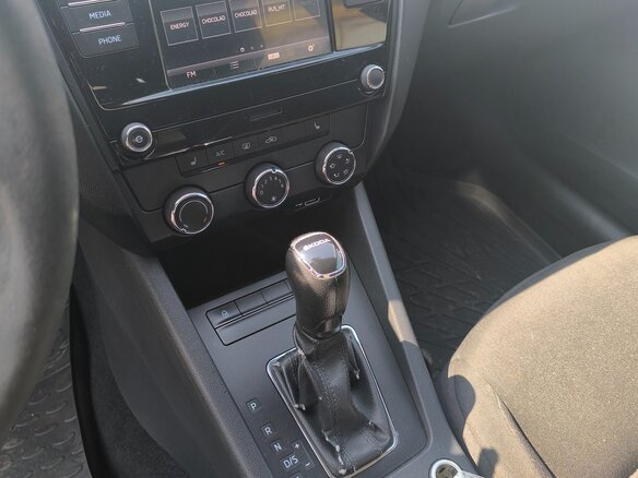2019 Skoda Octavia III (A7) Рестайлинг, белый, 1180000 рублей - вид 9