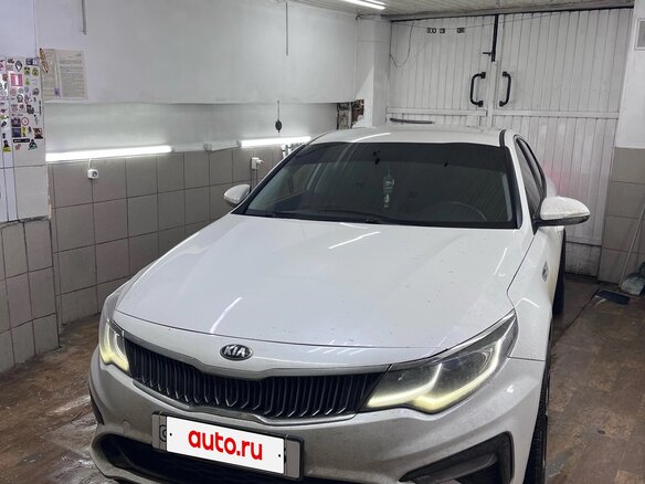 2018 Kia Optima IV Рестайлинг, белый, 1400000 рублей - вид 3