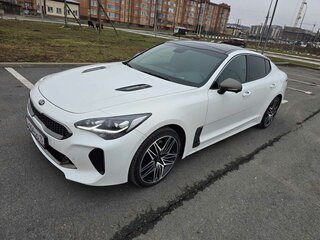2021 Kia Stinger I, белый, 2830000 рублей, вид 1
