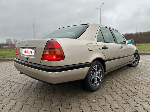 1994 Mercedes-Benz C-Класс 200 I (W202), золотистый - вид 4