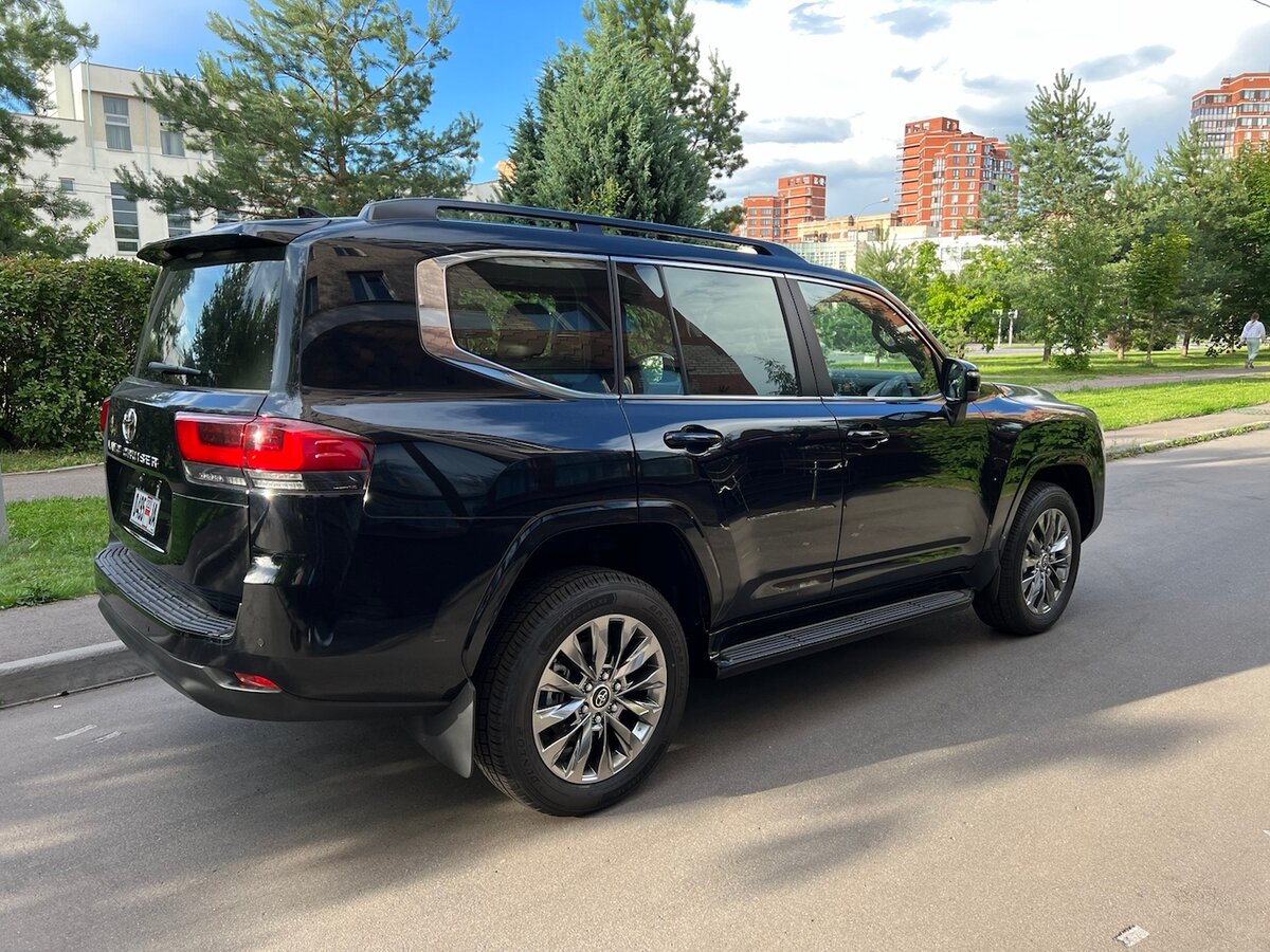 Toyota переводит Land Cruiser 300 на гибридную тягу