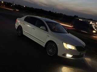 2014 Skoda Superb II Рестайлинг, белый, 950000 рублей, вид 1