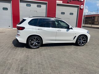 2021 BMW X5 30d IV (G05/G18), белый, 9500000 рублей, вид 3