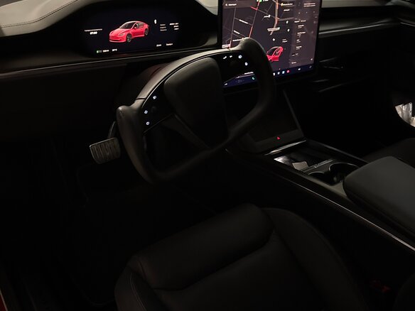 2021 Tesla Model S Plaid I Рестайлинг 2, красный, 7800000 рублей - вид 4