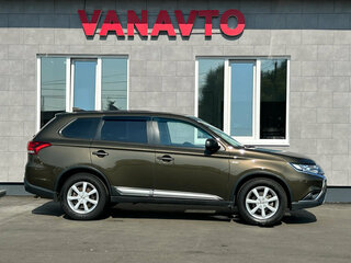 2018 Mitsubishi Outlander III Рестайлинг 3, коричневый, 2000000 рублей, вид 4