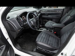 2022 Mitsubishi Outlander III Рестайлинг 3, белый, 3590000 рублей, вид 3