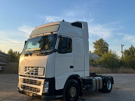 2004 Volvo FH, белый, 3500000 рублей, вид 1