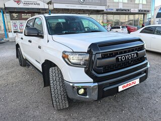 2019 Toyota Tundra CrewMax II Рестайлинг, белый, 6200000 рублей, вид 1