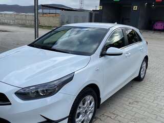 2022 Kia Ceed III Рестайлинг, белый, 2150000 рублей, вид 1