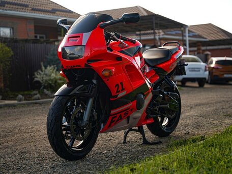 1993 Honda CBR 600F, красный, 350000 рублей, вид 4