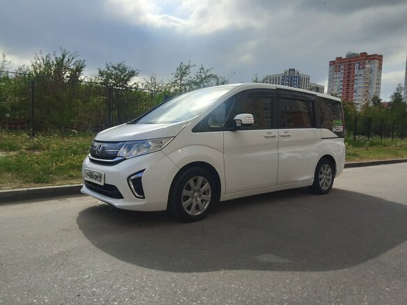 2015 Honda Stepwgn V, белый, 1670000 рублей - вид 1