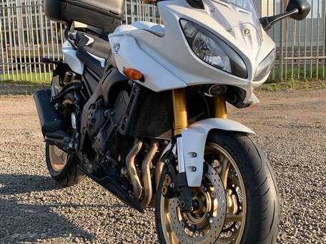 2011 Yamaha FZ8, белый, 615000 рублей, вид 2