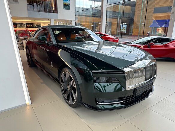 2024 Rolls-Royce Spectre I (Series I), зелёный, 40000000 рублей - вид 2