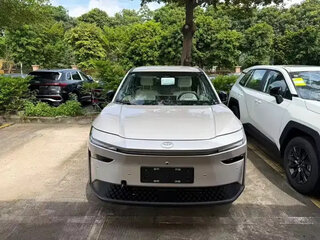 2026 Toyota bZ3X 50 kWh, серый, 2269000 рублей, вид 3