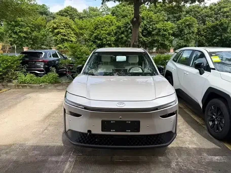 2026 Toyota bZ3X 50 kWh, серый, 2269000 рублей, вид 3